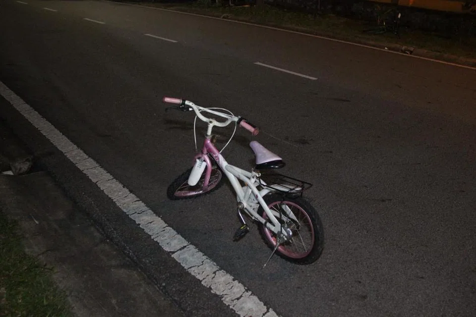 Basikal milik kanak-kanak perempuan yang maut selepas dirempuh secara tidak sengaja oleh sebuah kereta jenis ‘Perodua Ativa’ dalam satu kemalangan di Bandar Sri Sendayan, Seremban, Negeri Sembilan.