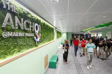 Kawasan sepanjang 450 meter itu menempatkan pelbagai agensi perkhidmatan sosial, badan amal dan pengendali komersial.