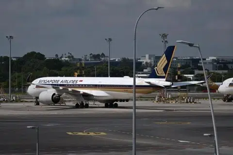 SIA, guangzhou, batam, pesawat, flight diversion, sq851, Lapangan Terbang Antarabangsa Hang Nadim, NEA