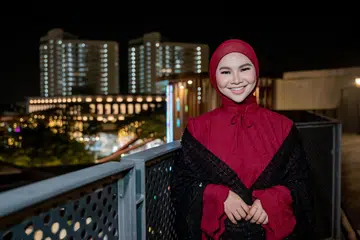 Meskipun tidak mengeluarkan lagu Raya baru pada Aidilfitri 2025, Aina Abdul, rasa teruja melihat ketekunan ramai rakan artis mengeluarkan lagu baru sempena menyambut Syawal penuh meriah.