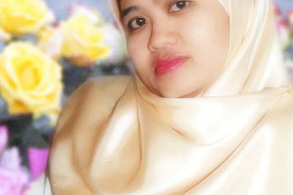 Anah Kasnan, atau nama sebenarnya Rozanah Kasnan, merupakan guru Bahasa Melayu sekolah rendah.