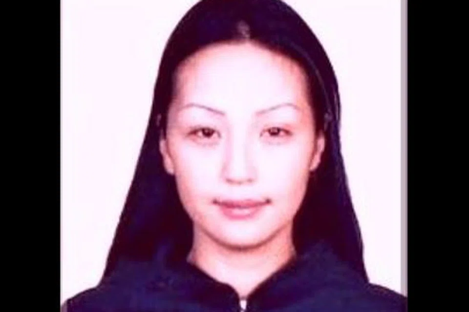 Wanita warga Mongolia yang juga model, Altantuya Shaariibuu, mati dibunuh di Malaysia pada 2006.