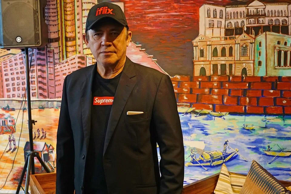 - Penerbit filem legenda, Datuk Yusof Haslam