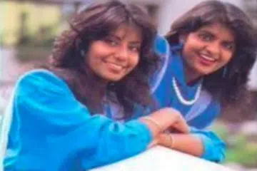 Kumpulan duo berbangsa India yang menggelarkan diri mereka Cenderawasih, iaitu dua beradik, Helen Savari dan Irene Savari mengakui peluang mencipta nama sebagai penyanyi rakaman adalah satu penghargaan besar, apatah lagi, ramai memuji penguasaan bahasa Melayu mereka.