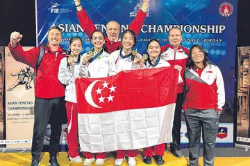 MERAIKAN KECEMERLANGAN: (Dari kiri) Pengurus Marko Milic, pemain pedang Tatiana Wong dan Amita Berthier, ketua jurulatih kebangsaan Andrey Klyushin, pemain pedang Denyse Chan dan Maxine Wong, jurulatih regu kebangsaan Viacheslav Bobok, dan Jurulatih Kesukanan Andrea Chen, di Kejohanan Lawan Pedang Kadet dan Asian Junior di Jordan.PHOTO: FENCING SINGAPORE