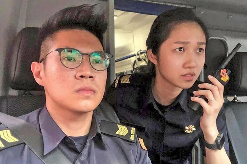SENTUHAN LUCU: Interaksi antara pemandu Gojek dengan penumpangnya mencetuskan ilham bagi beberapa pihak untuk menyampaikan mesej mereka seperti Pasukan Pertahanan Awam Singapura (SCDF) (gambar atas) dan Angkatan Tentera Udara Republik Singapura (RSAF). - Foto FACEBOOK SCDF