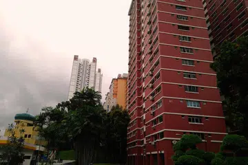 LEBIH BANYAK PILIHAN: Geran Perumahan CPF Dipertingkat menambah pilihan bagi pembeli HDB kali pertama dan menjadikan flat lebih dimampui. 