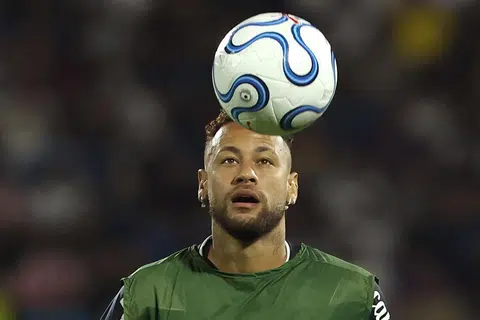 Bekas pemain Barcelona, Neymar, kini bermain untuk kelab Brazil, Santos.