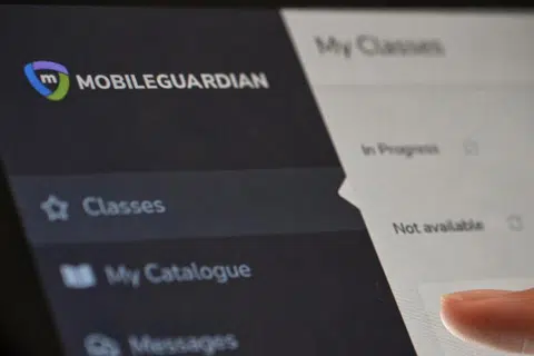 Portal pengurusan pengguna, Mobile Guardian, telah diakses tanpa kebenaran, yang menyebabkan kebocoran nama dan alamat e-mel ibu bapa dan guru dari lima sekolah rendah dan 122 sekolah menengah, kata MOE dalam satu kenyataan di laman webnya.