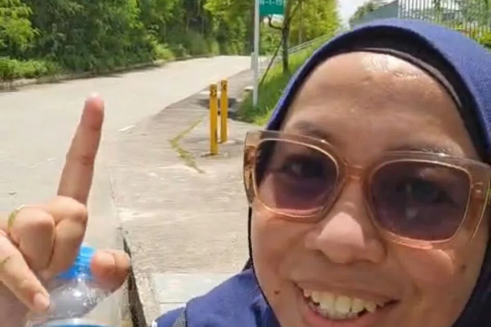 Cik Rizaliah Sulaiman berkata perjalanannya ke Pusara Abadi menaiki perkhidmatan bas 975 kini lebih dekat menerusi laluan bas baru. 