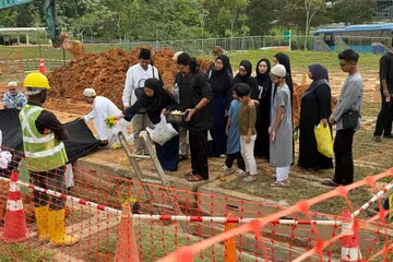 Keluarga Allahyarhamha Nurshazlinda Shamsudin, menyifatkan beliau sebagai seorang yang mesra dan penyayang. Allahyarhamha Nurshazlinda dan bakal suaminya, Allahyarham Faisal Parman, disemadikan di Pusara Aman pada 14 Ogos sekitar 5 petang.