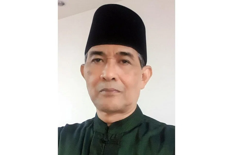 SEKILAS BIODATA: Ustaz Akhmudi Sarkiman ialah seorang pendakwah bebas. Beliau adalah lulusan Sarjana Pengajian Islam (Universiti Ibn Khaldun Bogor) dan kini merupakan calon Doktor Falsafah Pengajian Islam.