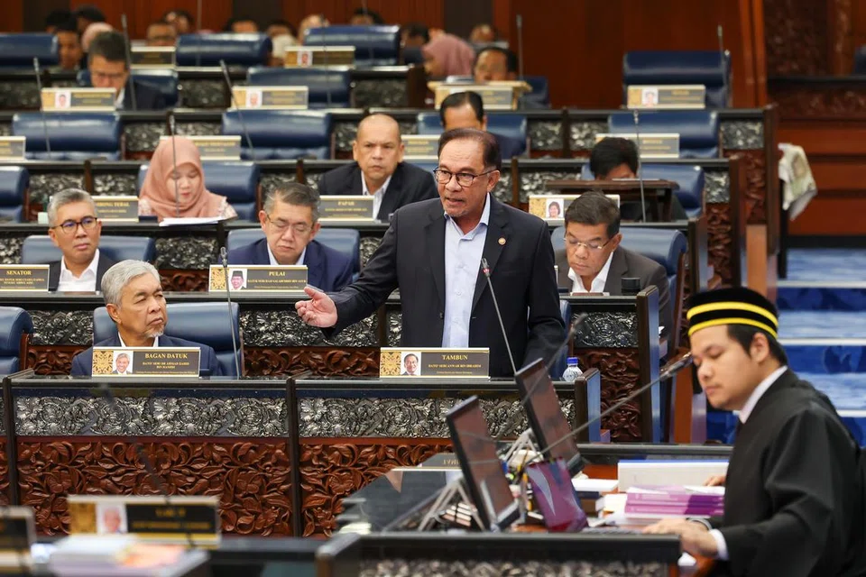 PERJELAS ISU KEDAH, PULAU PINANG: Datuk Seri Anwar Ibrahim perjelas di Dewan Rakyat bahawa Pulau Pinang merupakan sebuah negeri dalam Malaysia yang termaktub di bawah Perlembagaan.