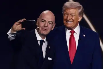 Presiden Persekutuan Bola Sepak Antarabangsa (Fifa), Gianni Infantino (kiri), dan Presiden Amerika Syarikat, Donald Trump, diketahui mempunyai hubungan yang baik.