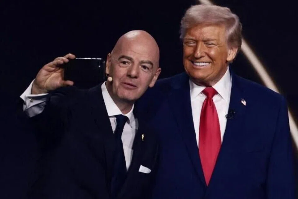 Presiden Persekutuan Bola Sepak Antarabangsa (Fifa), Gianni Infantino (kiri), dan Presiden Amerika Syarikat, Donald Trump, diketahui mempunyai hubungan yang baik.