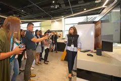 TINGKAT KEMAHIRAN: Perubahan teknologi yang pesat memerlukan Cik Lubnashairin mengemaskini kemahirannya agar terus kekal relevan. - Foto SAP