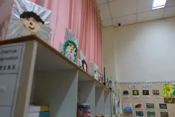 Kamera litar tertutup (CCTV) telah diwajibkan di semua tadika di Singapura sejak Julai 2024.