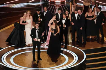 Pengarah Sean Baker, yang digelar sebagai raja filem ‘indie’, mencipta sejarah sebagai individu pertama memenangi empat piala Oscar dalam satu filem termasuk anugerah Pengarah Terbaik, Skrip Asal Terbaik, Penyuntingan Filem Terbaik dan Filem Terbaik menerusi filem, Anora.