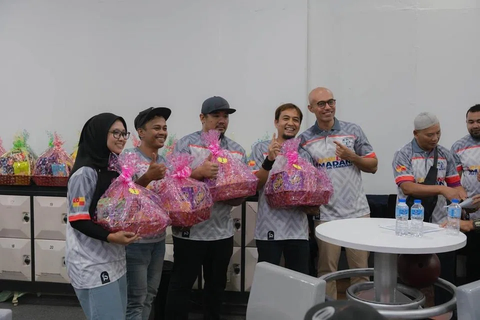 Selain hadiri program masyarakat dan kebajikan, penuhi jemputan aktiviti riadah seperti sukan juga kerap dihadiri Ahli Dewan Undangan Negeri Lembah Jaya, Syed Ahmad Abdul Rahman, atau Altimet.
