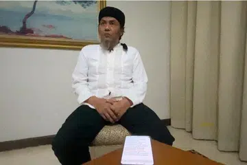 Bekas komander kumpulan militan Jemaah Islamiyah (JI), Khoirul Anam, meninggalkan pengganasan dan memilih perdamaian selepas bertahun-tahun dalam kegelapan dengan JI.