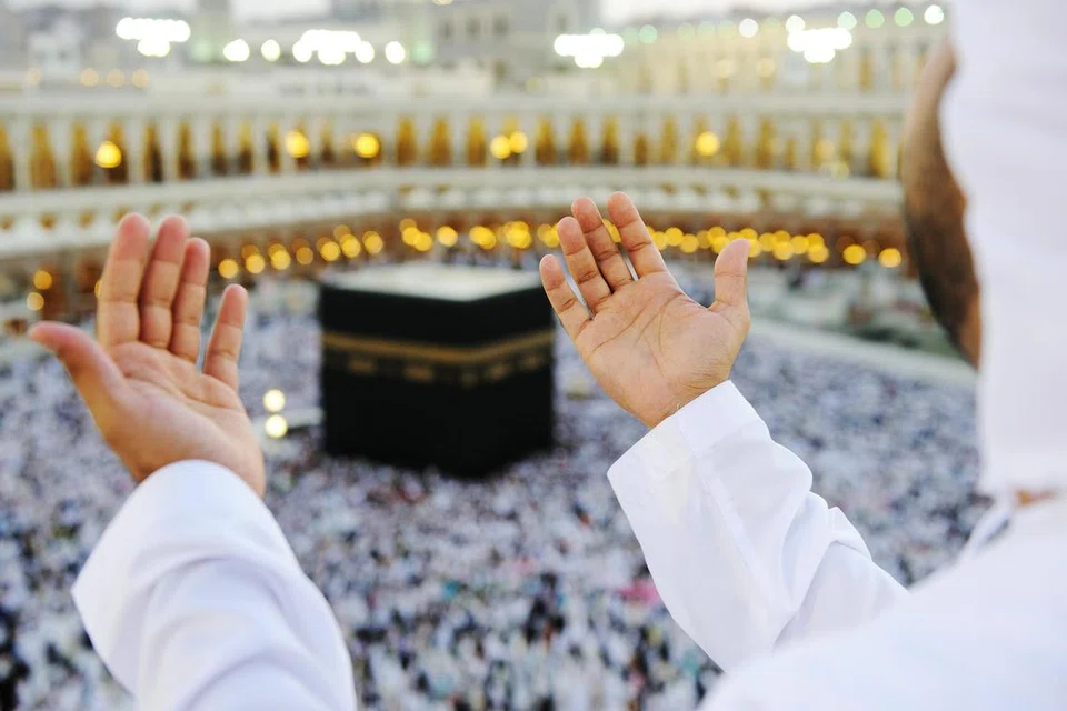 Terasa teramat teringin untuk bertalbiah menyahut panggilan Allah swt untuk menunaikan haji dan bertawaf di keliling Kaabah? Sebenarnya, di mana pun kita berada, kita, juga berpeluang dan dituntut menyahut seruan Allah. Sesungguhnya Allah Maha Pengasih dan Memberi peluang pada semua hamba-Nya untuk meraihnya.