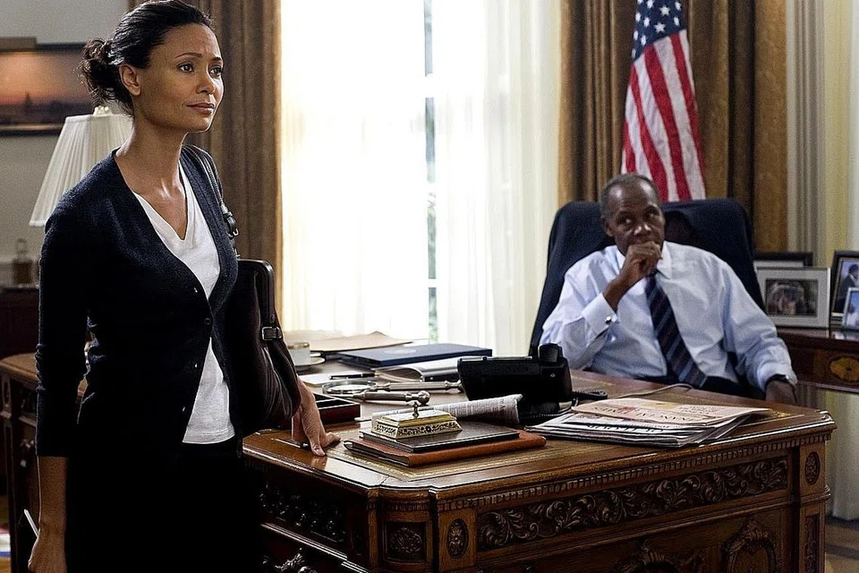 THANDIE NEWTON: Pelakon ini adalah anak kepada puteri Zimbabwe, Grace Nyasha Jombe. - Foto SONY PICTURES