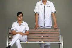 ADIK-BERADIK JURURAWAT: Encik Fatanah dan Cik Firzanah Arifeen melihat tugas mereka sebagai cara menyumbang kembali kepada masyarakat. - Foto BH oleh ALPHONSUS CHERN