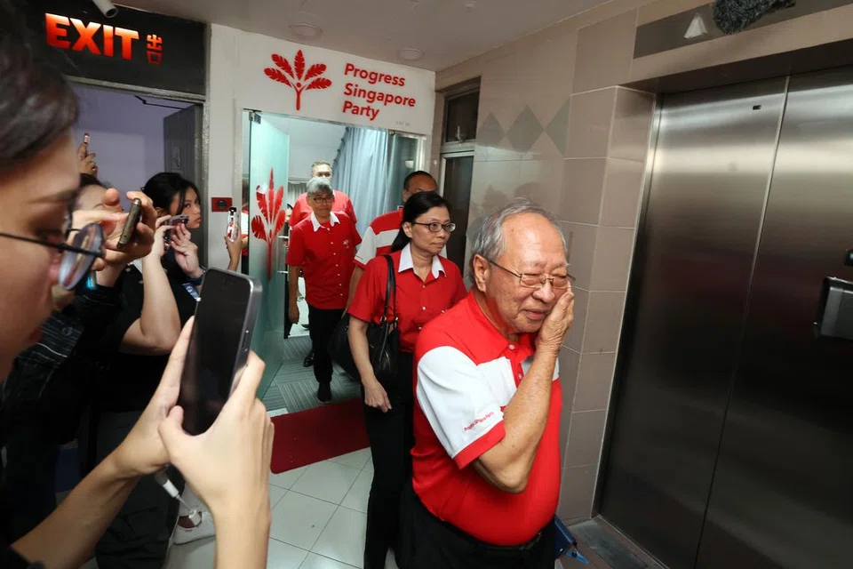 Pengerusi Parti Kemajuan Singapura (PSP), Dr Tan Cheng Bock (di depan), mengucapkan terima kasih kepada penyokongnya menyusuli kekalahan parti itu dalam Pilihan Raya Umum 2025 (GE2025). Dalam kenyataan pertamanya selepas parti itu kehilangan semua enam kawasan yang ditandinginya, beliau akui pada 4 Mei bahawa parti tersebut telah mengharungi malam yang sukar.