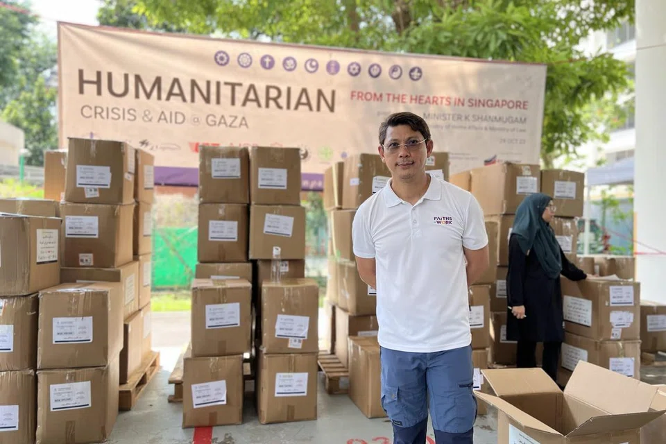 SERTAI ROMBONGAN: Penasihat Khas Humanity Matters, Encik Hassan Ahmad, 53 tahun, antara empat anggota sebuah rombongan yang akan berlepas ke Mesir pada 31 Oktober untuk meninjau usaha pengagihan barang keperluan kepada mangsa di Rafah, wilayah selatan Gaza.