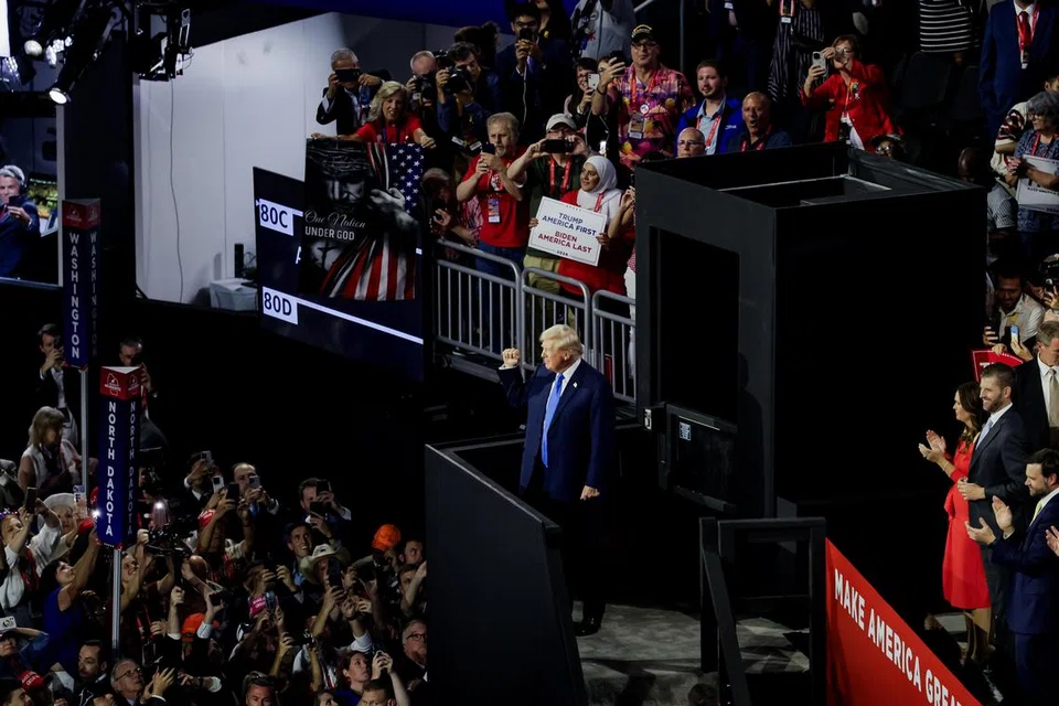 Calon presiden, Encik Donald Trump, menerima tepukan gemuruh pada hari kedua Konvensyen Kebangsaan Republikan di Milwaukee, Wisconsin, pada 16 Julai, setelah terselamat daripada cubaan membunuhnya pada 13 Julai. 