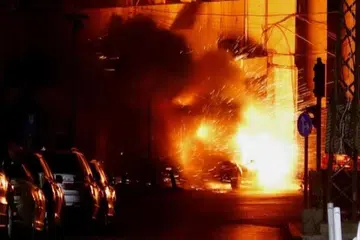 Asap tebal menerawang di angkasa selepas serangan udara Israel di Hamra di Beiru, pada 26 November, sehari sebelum gencatan senjata antara Israel dengan Hezbollah dilaksana mulai 27 November.