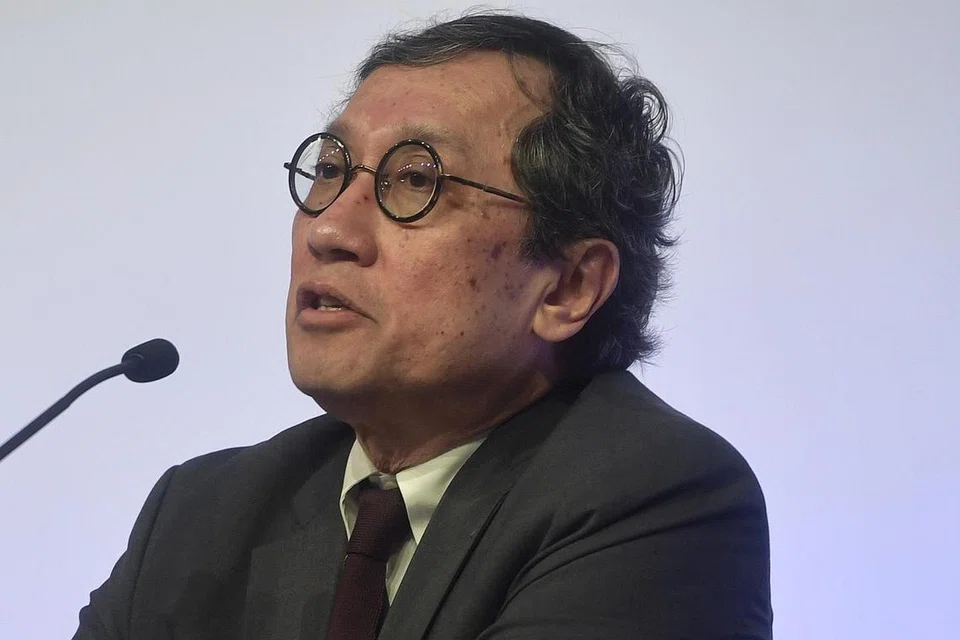 "Pelajaran... yang banyak negara belajar daripada krisis Ukraine ini ialah anda harus berupaya mempertahankan diri anda. Dan sekiranya yang mungkin mengancam anda ialah kuasa nuklear... saya tidak fikir anda boleh menghalangnya dengan kaedah biasa; ini suatu hakikat jelas... (ancaman daripada negara-negara berkuasa nuklear) bukan suatu hal yang boleh diabaikan dan berharap (ancaman) itu akan berlalu." - Encik Bilahari Kausikan, Pengerusi Institut Timur Tengah di NUS.