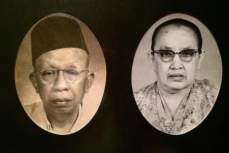 PELOPOR INDUSTRI BERLIAN: Potret Haji Hassan Haji Mohd Salleh dan Hajah Mastura Haji Ahmad Jamal. - Foto ihsan CIK FARIDAH dan CIK FAUZIAH JAMAL