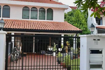 Anthony Thomas Price menggunakan Noranth Ventures, sebuah syarikat dengan modal berbayar sebanyak $200, untuk menyewa sebuah rumah berkembar di Lengkong Dua di Kembangan bagi tempoh dua tahun, bermula 1 Mei 2026.