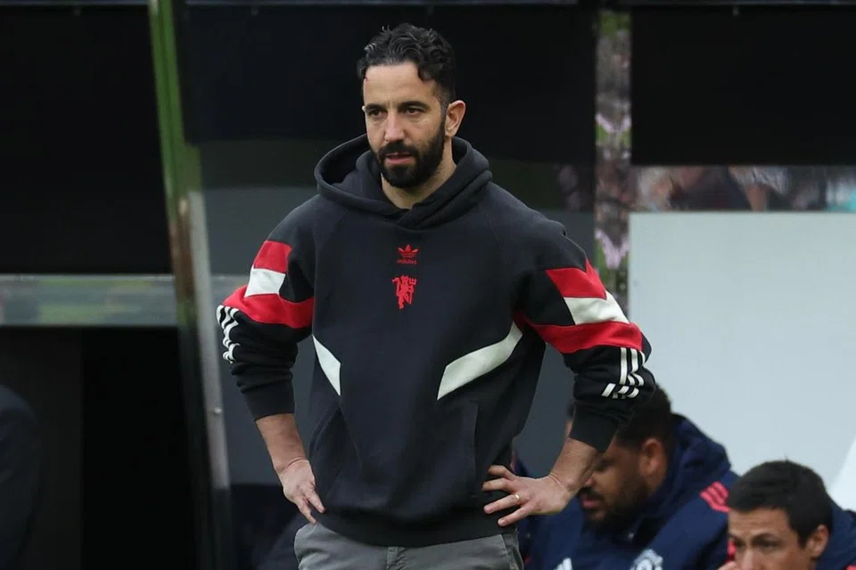 Pengurus Manchester United, Ruben Amorim, berdepan dengan tanggungjawab besar dalam memilih penjaga gawang yang bakal membantu membimbing United memenangani Liga Europa musim ini. 
