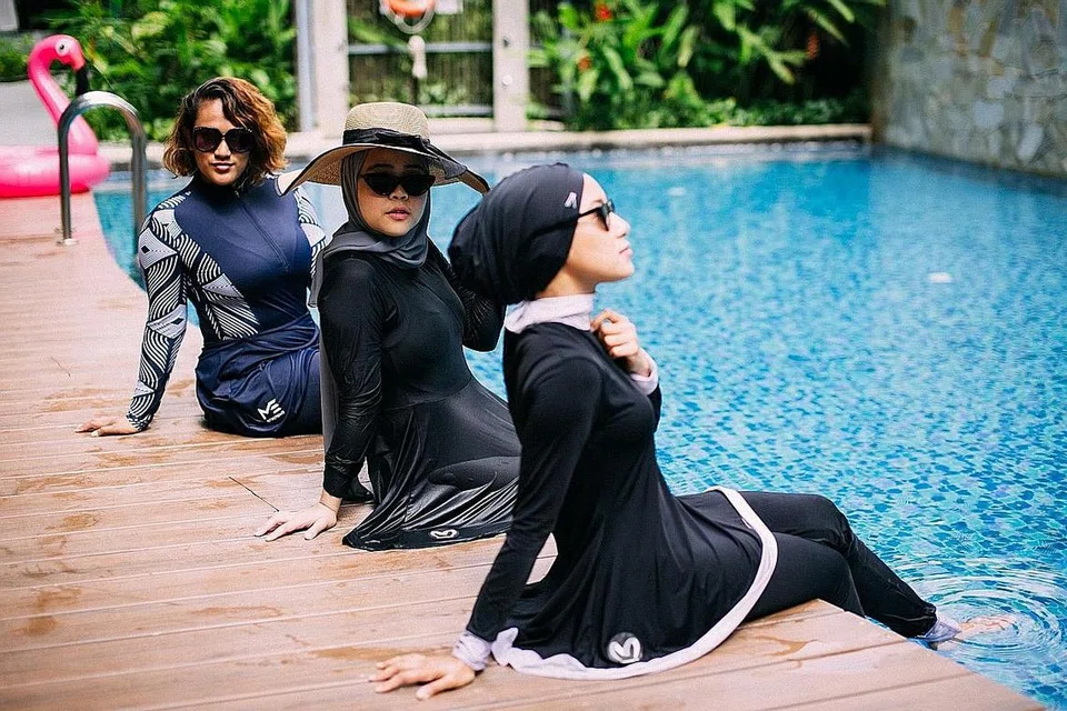 (ATAS) MEMBERI KUASA KEPADA WANITA: Pelbagai jenis pakaian yang selesa dan sopan sukan untuk memberi wanita motivasi untuk menjalani gaya hidup yang sihat. - Foto EMSPORTIF