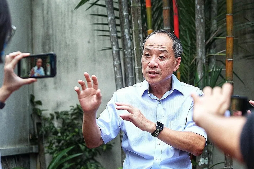 MASIH BERTANGGUNGJAWAB: Mahkamah Rayuan mendapati (dari kiri) Encik Low Thia Khiang (gambar ataas) dan Cik Sylvia Lim gagal melaksanakan tanggungjawab fidusiari atau gagal dalam tugas kemahiran dan jagaan yang saksama kepada AHTC. Encik Pritam Singh pula didapati melanggar tugas kemahiran dan jagaannya. - Foto fail