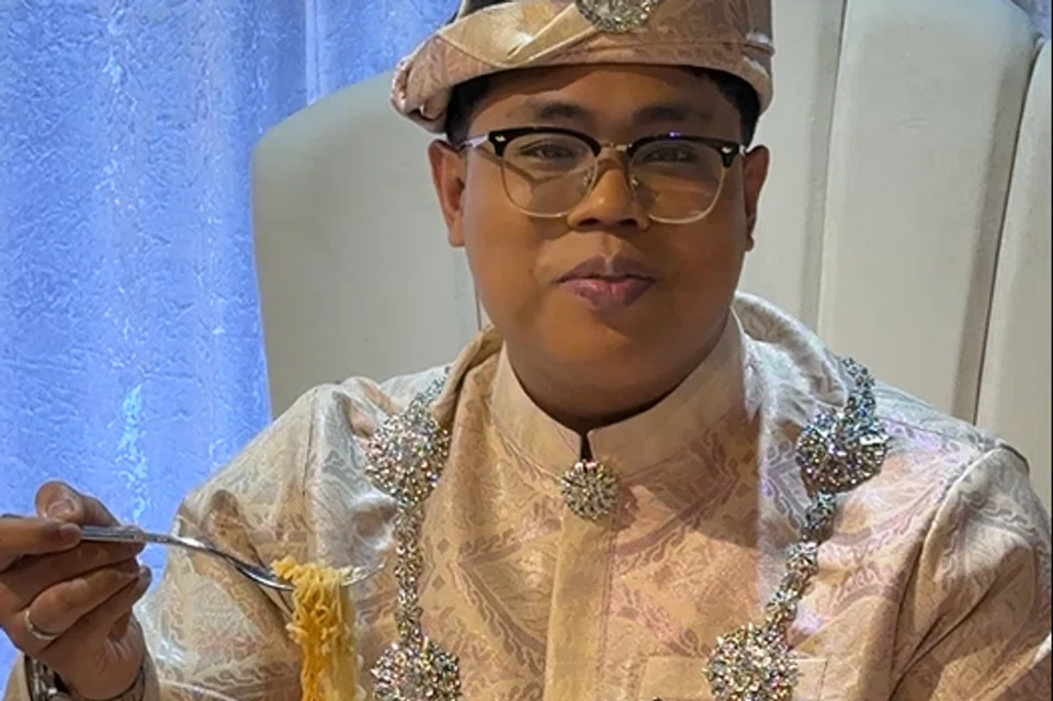 Encik Ahmad Ikhwan Ibrahim, penggemar mi segera Maggi sejak kecil lagi, sehingga beliau pernah bergurau dahulu untuk menghidangkan hidangan tersebut di majlis perkahwinannya kelak.