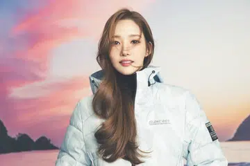 SESALI HUBUNGAN SILAM: Park Min Young menyesali hubungan cinta yang memenatkannya secara fizikal dan mental bersama Ketua Pegawai Eksekutif (CEO) platform pertukaran mata wang kripto terbesar Korea Selatan, Bithumb, Kang Jong Hyun, yang disiasat polis kerana terbabit dalam kegiatan haram dua tahun lalu.