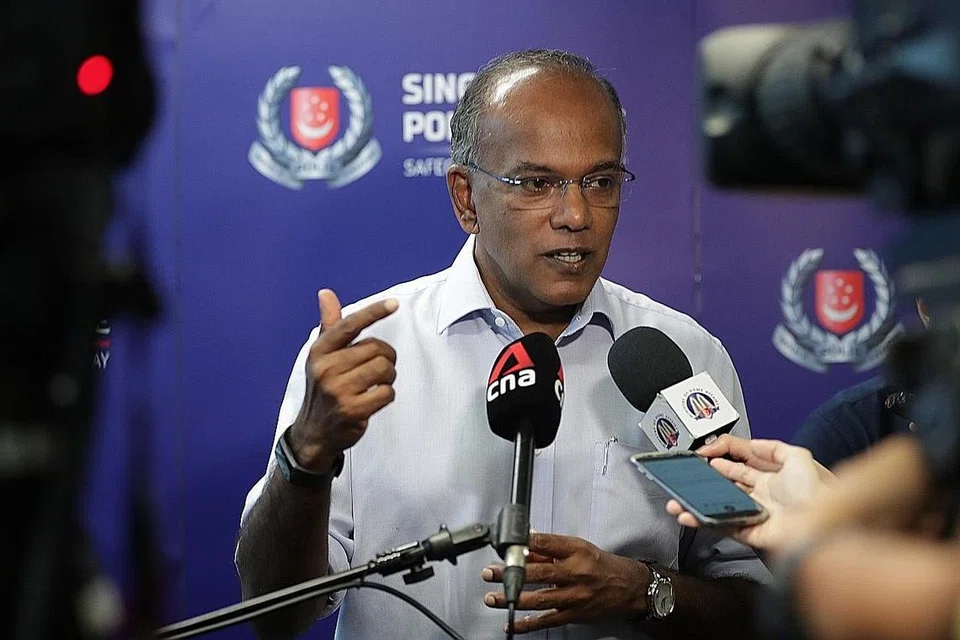ENCIK K. SHANMUGAM: Menegaskan bahawa pihak berkuasa perlu bertindak tegas terhadap mereka yang langgar peraturan mengekang penularan koronavirus. - Foto fail