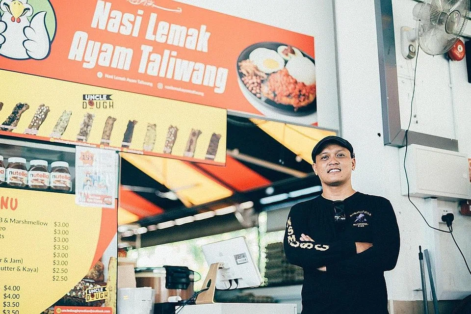 KOS TINGGI: Encik Andin Saifullah, pemilik kedai kopi Makan Empire yang dibuka pada November lalu berkata beliau perlu menanggung kos tinggi termasuk kos sewa. - Foto BH oleh HARITH MUSTAFFA