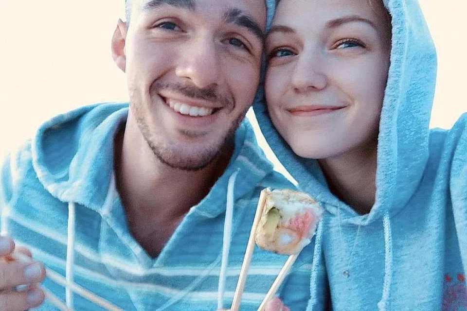 LAKUKAN PENGEMBARAAN BERSAMA: Cik Petito bersama tunangnya Encik Laundrie mengembara bersama sebelum dilaporkan hilang oleh keluarganya. - Foto REUTERS