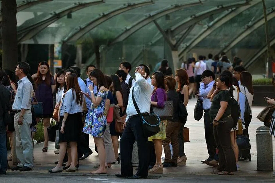 SIKAP BERTANGGUNGJAWAB: Walaupun kita di Singapura berbilang bangsa dan agama, setiap daripada kita hendaklah bertanggungjawab. Salah satu aspek terpenting yang menyumbang keadaan ini ialah dengan menjaga keamanan dan keharmonian. - Foto hiasan