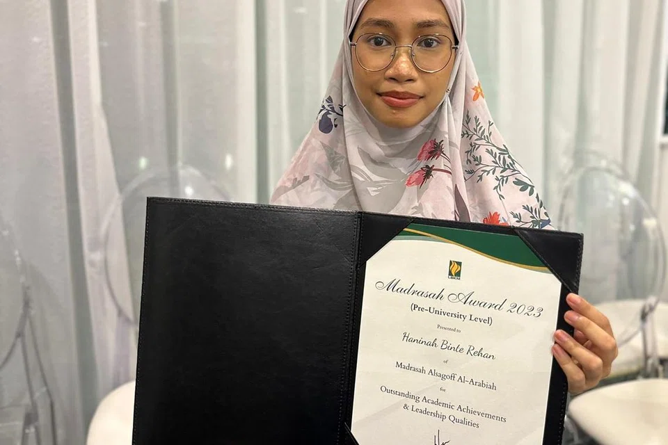 PENGLIBATAN MASYARAKAT: Pendidikan di madrasah memberi Cik Haninah Rehan peluang untuk memahami dan berinteraksi dengan golongan masyarakat lain.