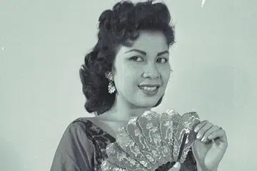 MANIS MENAWAN: Datuk Maria Menado merupakan peragawati fesyen terbilang di zaman kegemilangannya.- Foto fail