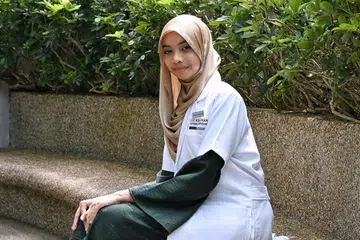 Cik Erina Firdous Mohamed Rabeek, 19 tahun, merupakan antara 190 pelajar yang akan memulakan perjalanan untuk menjadi seorang doktor di Sekolah Perubatan Lee Kong Chian (LKCMedicine).