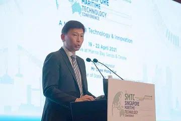 PERKUKUH SEKTOR: Encik Chee mengumumkan pelbagai inisiatif inovasi dan pendigitalan bagi industri serta sokongan lebih kukuh untuk syarikat pemula dalam sektor kelautan semasa berucap di Persidangan Teknologi Kelautan Singapura semalam. - Foto MPA