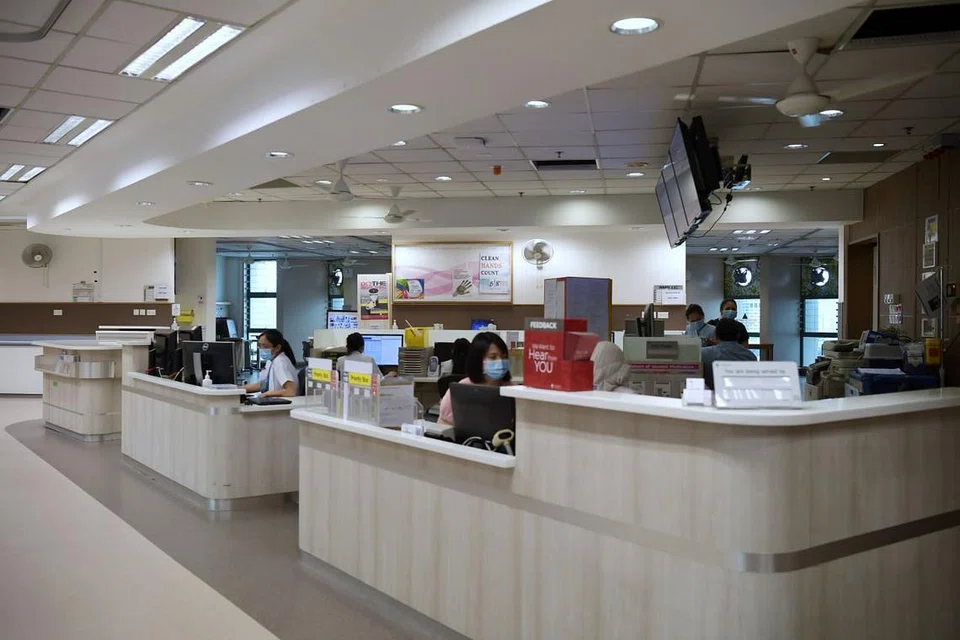 DISAMBUNG SEMULA: Penyedia khidmat jagaan kesihatan akan memberi keutamaan bagi keperluan pesakit yang lebih genting. - FOTO: KUA CHEE SIONG