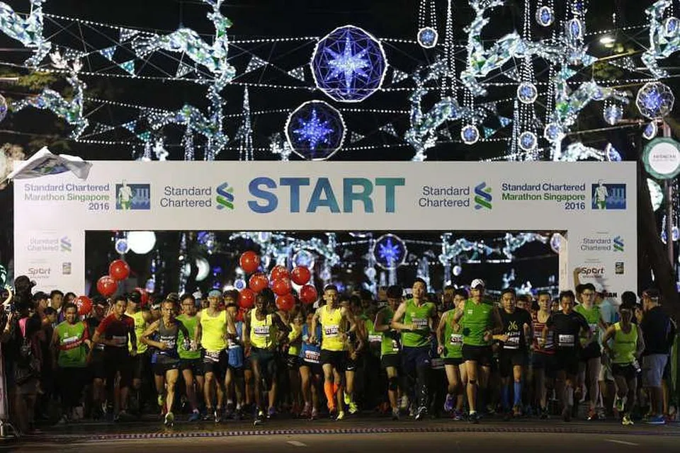 Kumpulan pelari utama Maraton Singapura bermula di Orchard Road. 