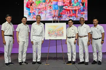 Beberapa penjawat kanan Parti Tindakan Rakyat (PAP) - (dari kiri) Penolong Setiausaha Agung, Encik Chan Chun Sing; Timbalan Setiausaha Agung, Encik Lawrence Wong; Setiausaha Agung, Encik Lee Hsien Loong; Pengerusi, Encik Heng Swee Keat; Naib Pengerusi, Encik Masagos Zulkifli Masagos Mohamad; dan Penolong Setiausaha Agung, Encik Desmond Lee, bergambar bersama lukisan yang diberi kepada Encik Lee sebagai tanda penghargaan bagi sumbangannya selaku pemimpin parti itu. 